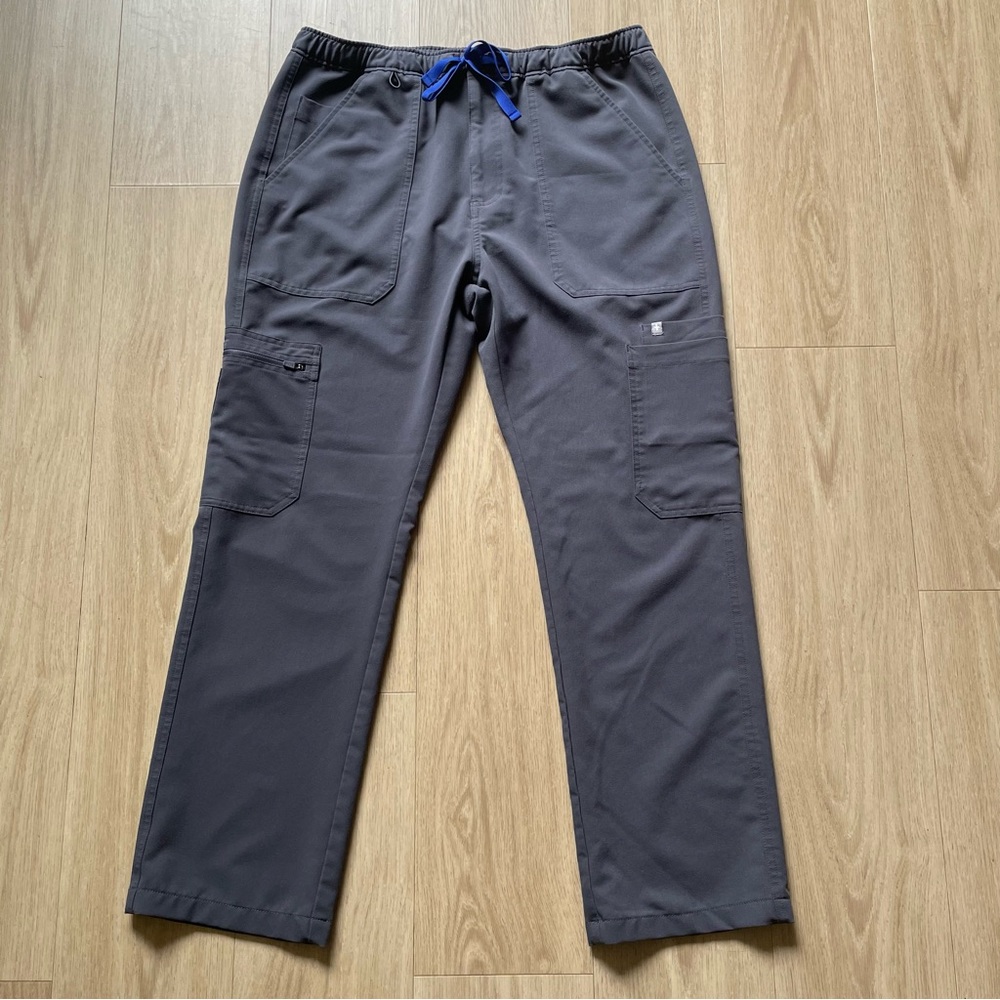 FIGS men’s Technical Collection gray scrubs pants, size large